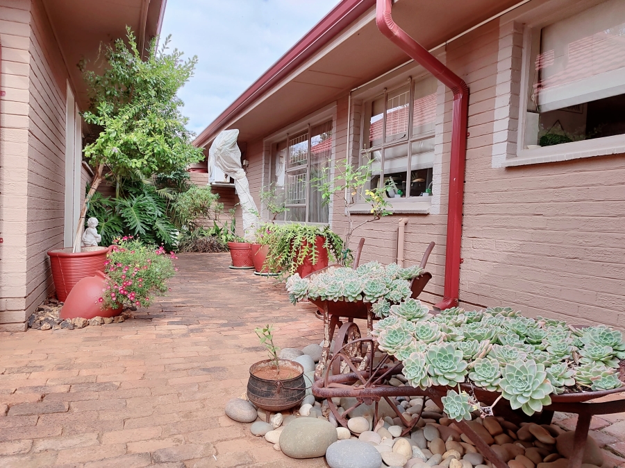 4 Bedroom Property for Sale in Wilkoppies North West